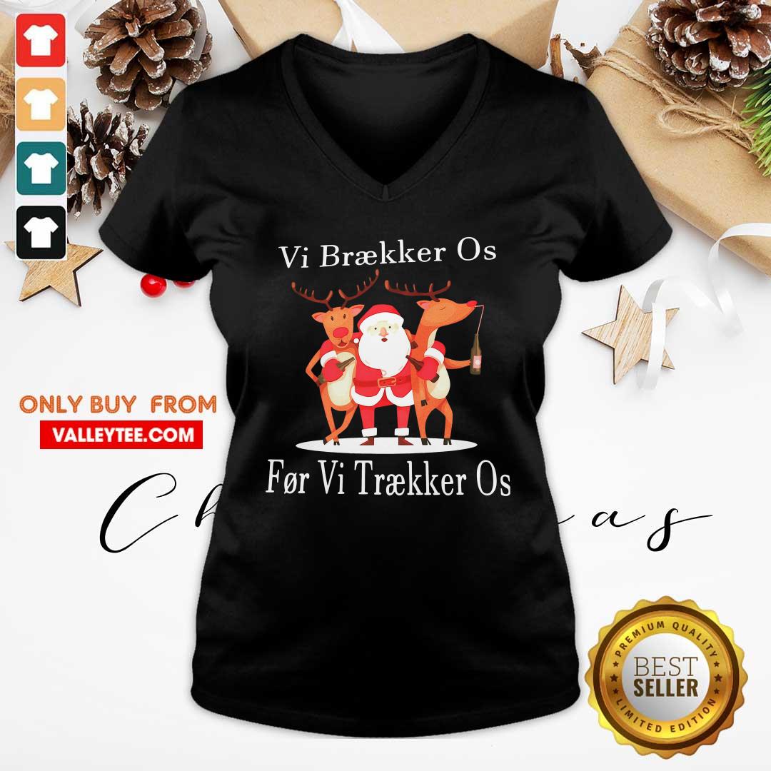 Hot Santa Reindeer Vi Braekker Os For Vi Traekker Os Shirt - Image 4