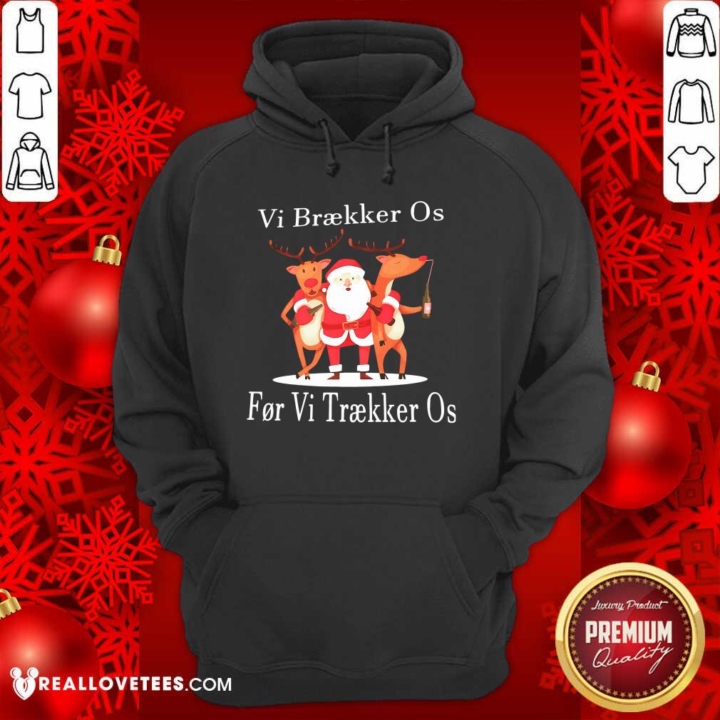 Hot Santa Reindeer Vi Braekker Os For Vi Traekker Os Shirt - Image 4