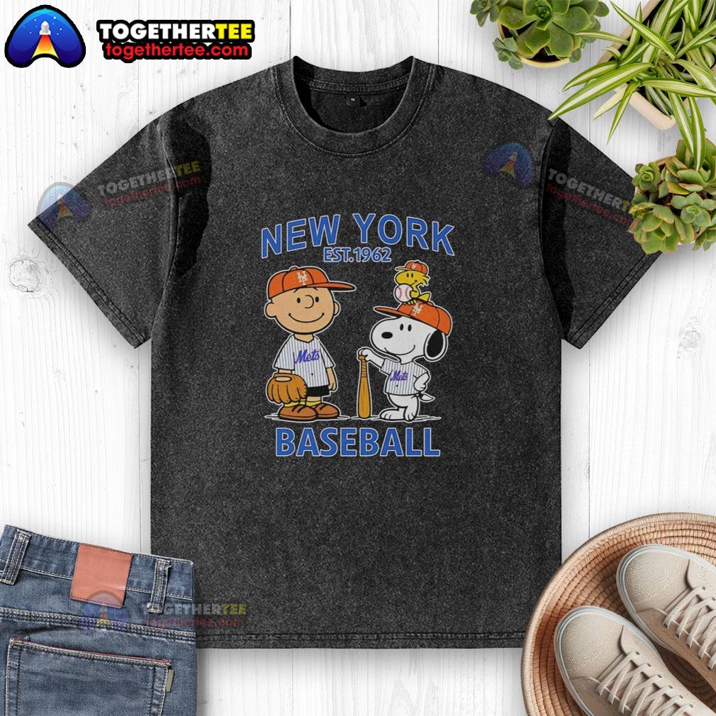 Top Charlie Brown Snoopy And Woodstock With New York Mets Baseball Jersey Est 1962 T-Shirt - Image 6