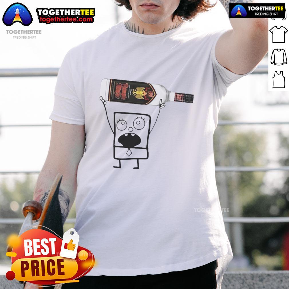 Top Doodlebob Holding Rumple Minze Peppermint Schnapps Can T-Shirt