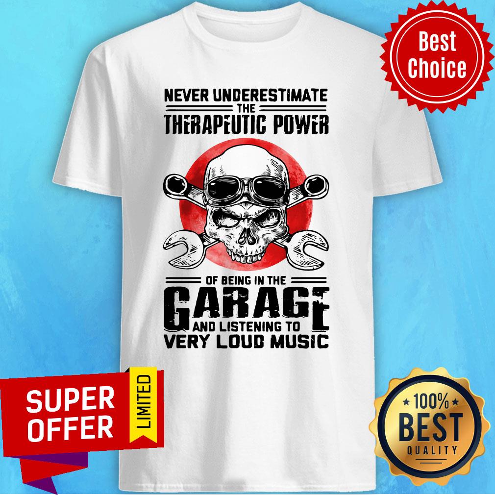 Top Never Underestimate The Therapeutic Power Of Being In The Garage Mechanic Shirt