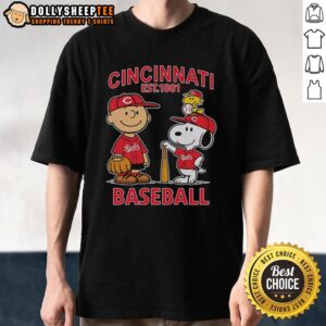 Cute Charlie Brown Snoopy And Woodstock With Cincinnati Reds Baseball Jersey Est 1881 T-Shirt