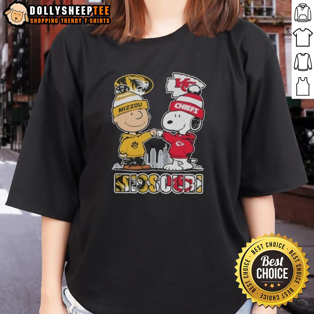 Top Snoopy And Charlie Brown Missouri Tigers X Kansas City Chiefs Skyline T-Shirt - Image 3