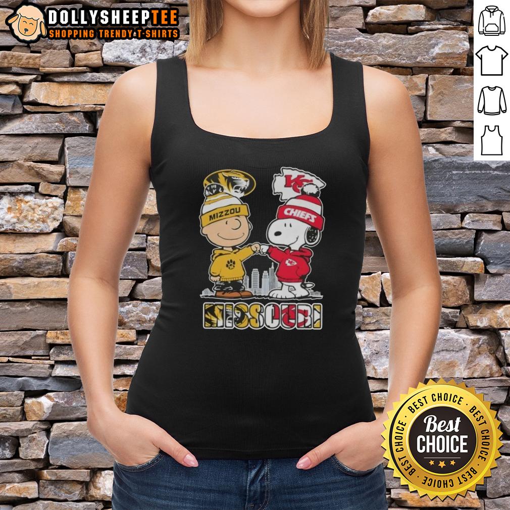 Top Snoopy And Charlie Brown Missouri Tigers X Kansas City Chiefs Skyline T-Shirt - Image 4