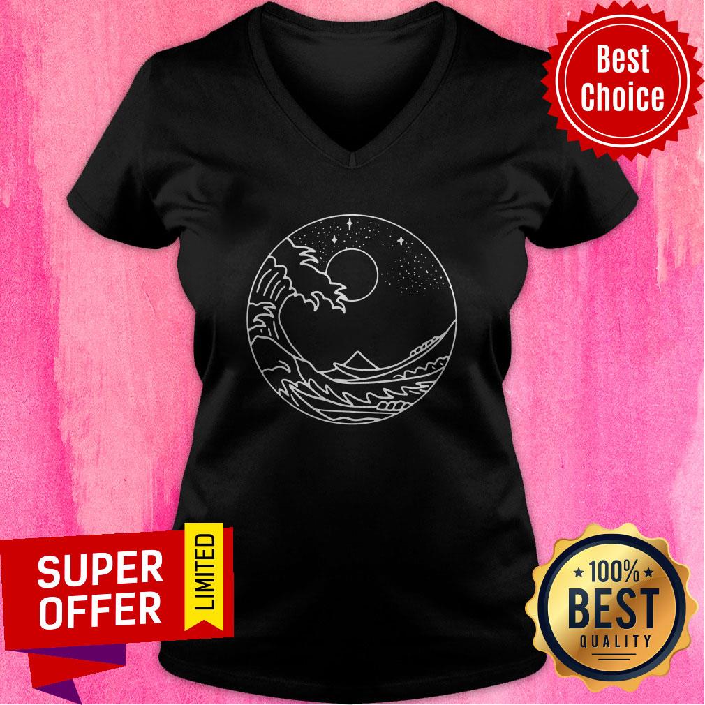 Top The Great Wave Off Kanagawa Minimal Line Art Nature Gift Shirt - Image 2