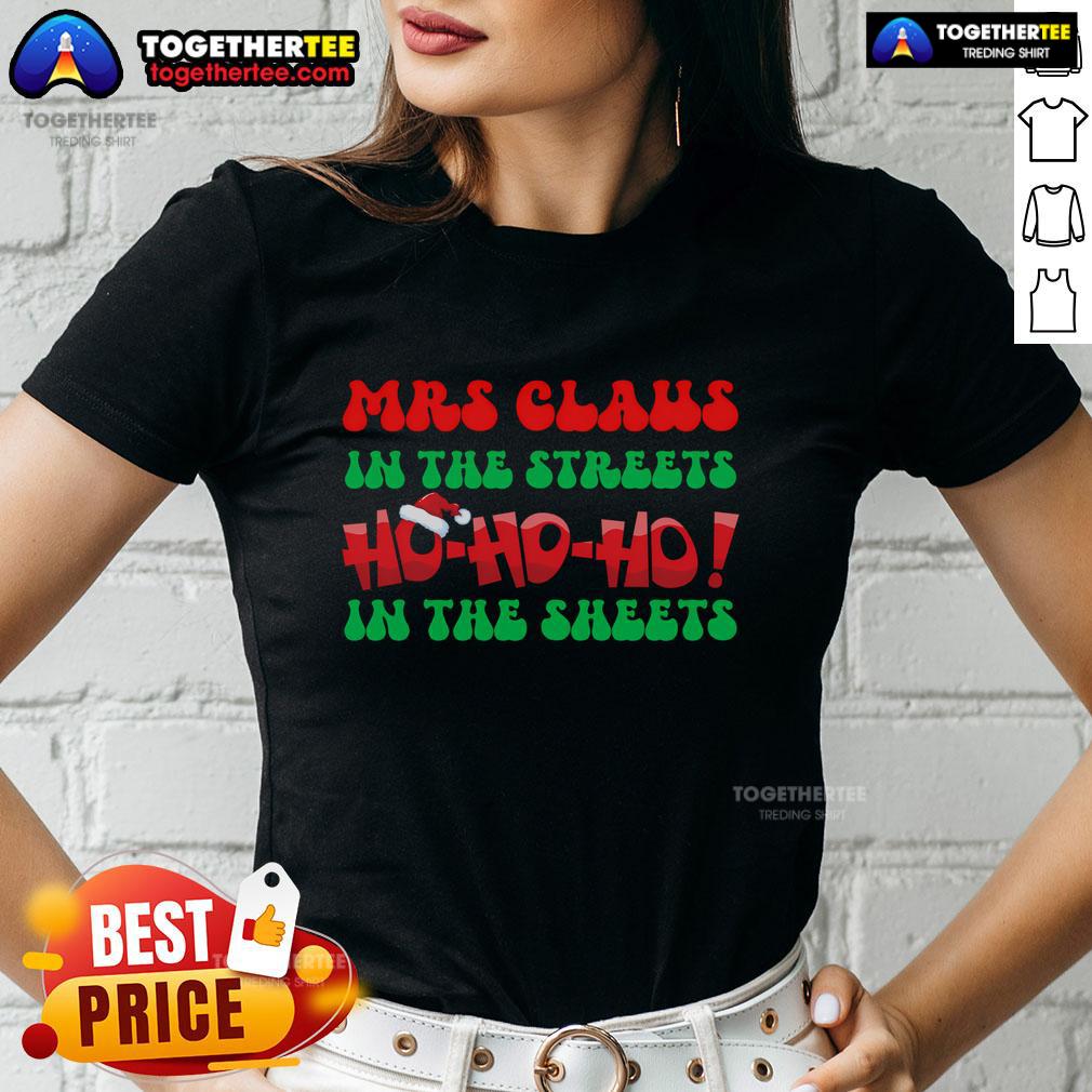 Top Ho Ho Ho In The Sheets Christmas Mrs Claus In The Streets T-Shirt - Image 3