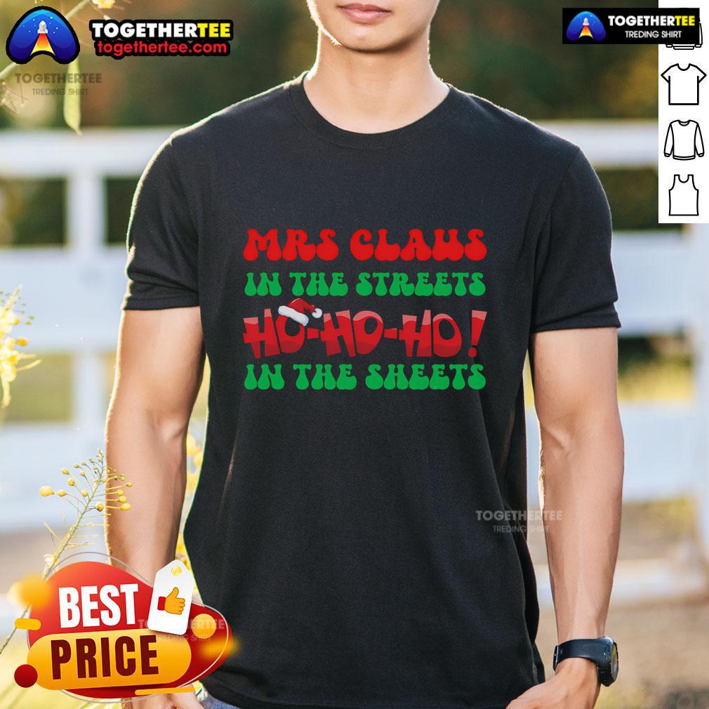 Top Ho Ho Ho In The Sheets Christmas Mrs Claus In The Streets T-Shirt