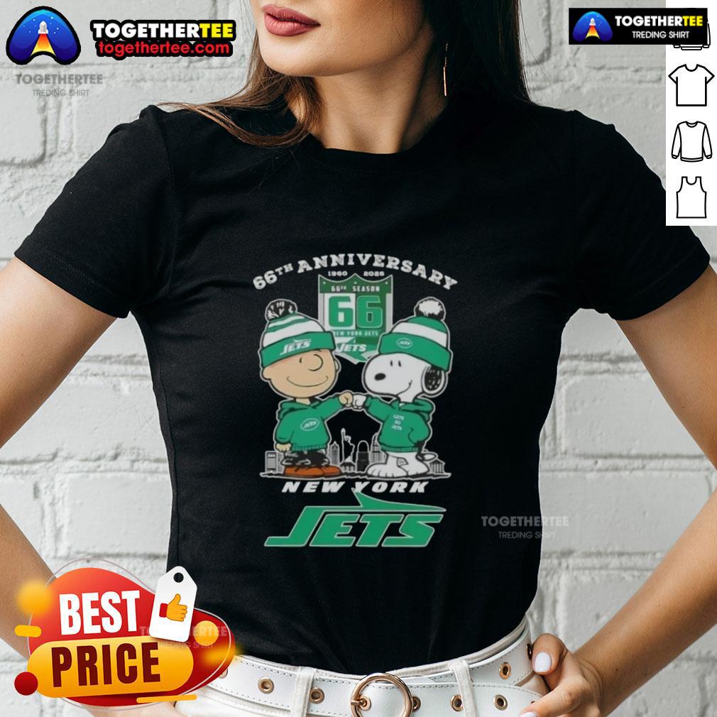 Original Charlie Brown Fist Bump Snoopy 66th Anniversary 1960 2026 New York Jets Skyline T-Shirt - Image 3