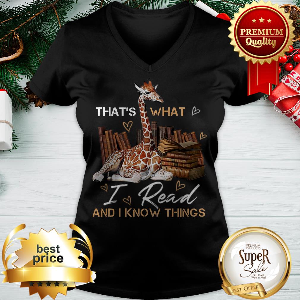 Giraffe That's What I Do I Read And I Know Things Books Shirt - Image 2