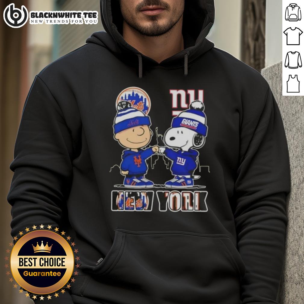 Cute Charlie Brown Fist Bump Snoopy New York City Sports Mets X Giants Skyline T-Shirt - Image 2