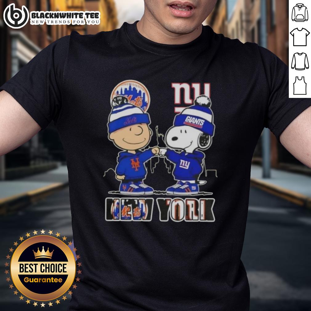 Cute Charlie Brown Fist Bump Snoopy New York City Sports Mets X Giants Skyline T-Shirt