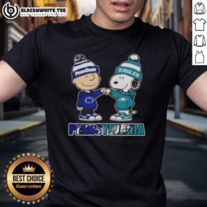 Cute Charlie Brown Fist Bump Snoopy Pennsylvania City Nittany Lions X Philadelphia Eagles T-Shirt