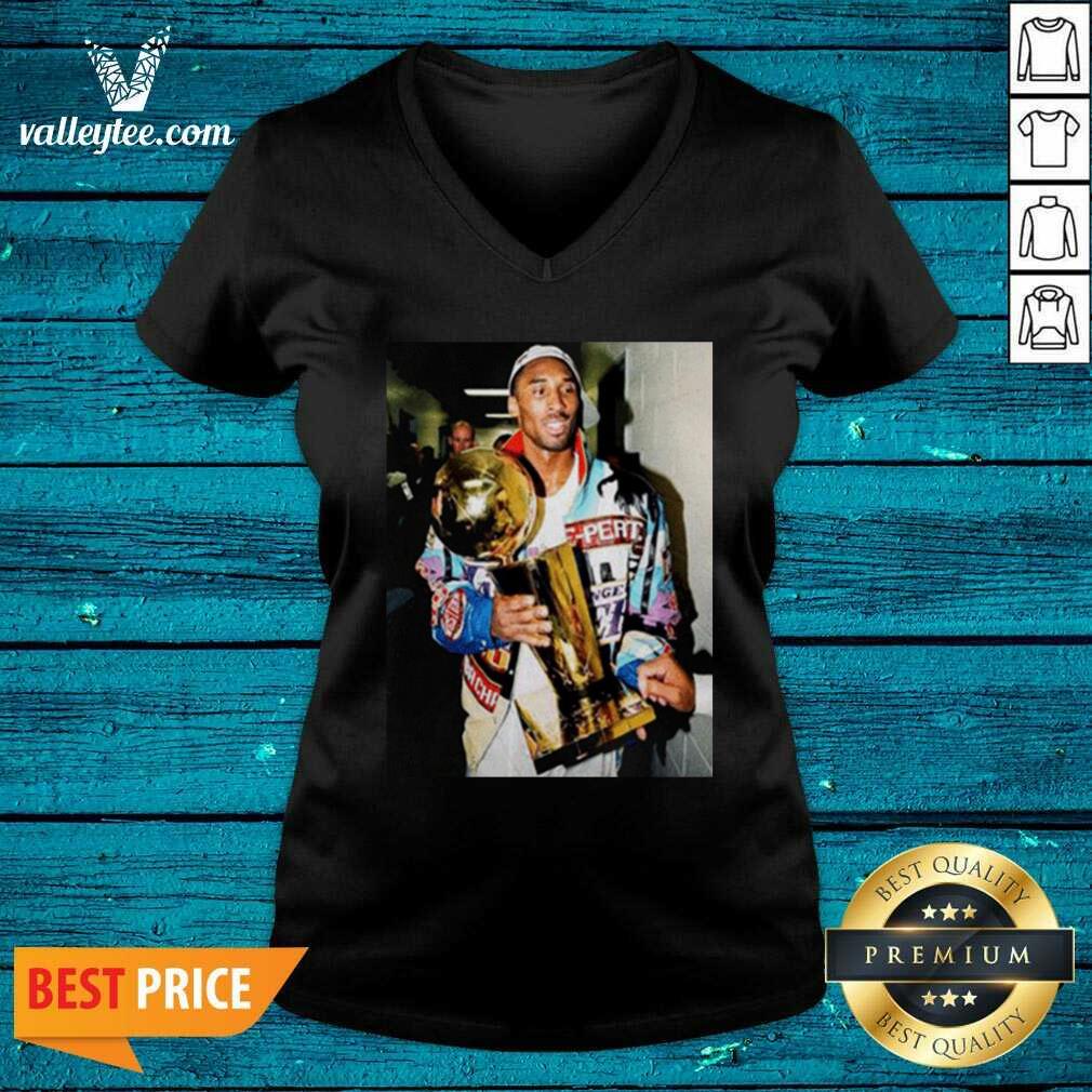 Fantastic Vintage Kobe Bryant After Winning Title Shirt - Image 4