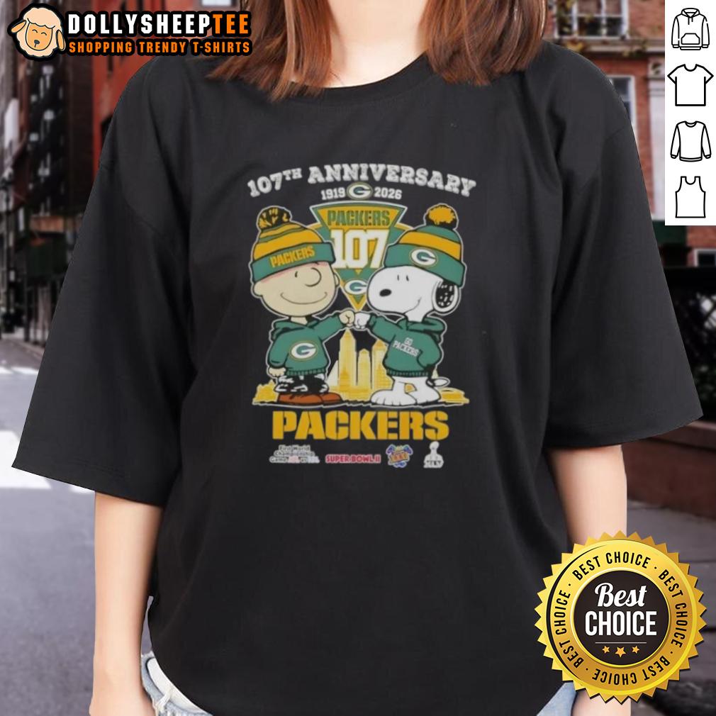 Hot Charlie Brown And Snoopy 107th Anniversary 1919 2026 Green Bay Packers Football Skyline T-Shirt - Image 3
