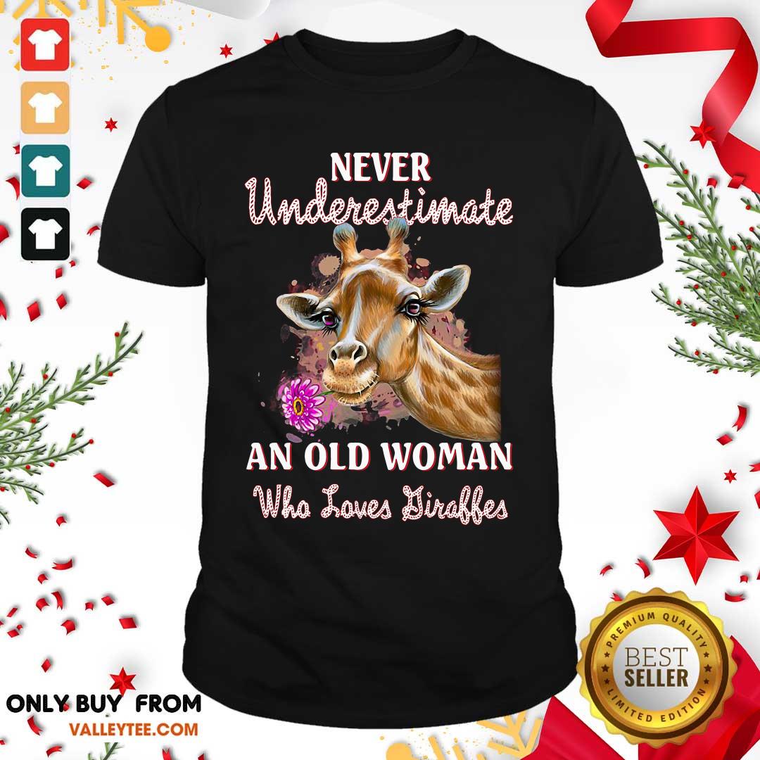 Nice Never Underestimate An Old Woman Who Loves Giraffes Shirt