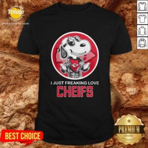 Kansas City Chiefs Snoopy I Just Freaking Love Chiefs T-Shirt