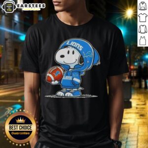 Good Peanuts Snoopy Wearing Hoodie Detroit Lions And Smiling At Fans T-Shirt