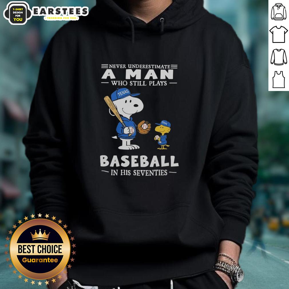 Cute The Peanuts X Texas Rangers Never Underestimate A Man Who Still Plays Baseball In His Seventies T-Shirt - Image 2