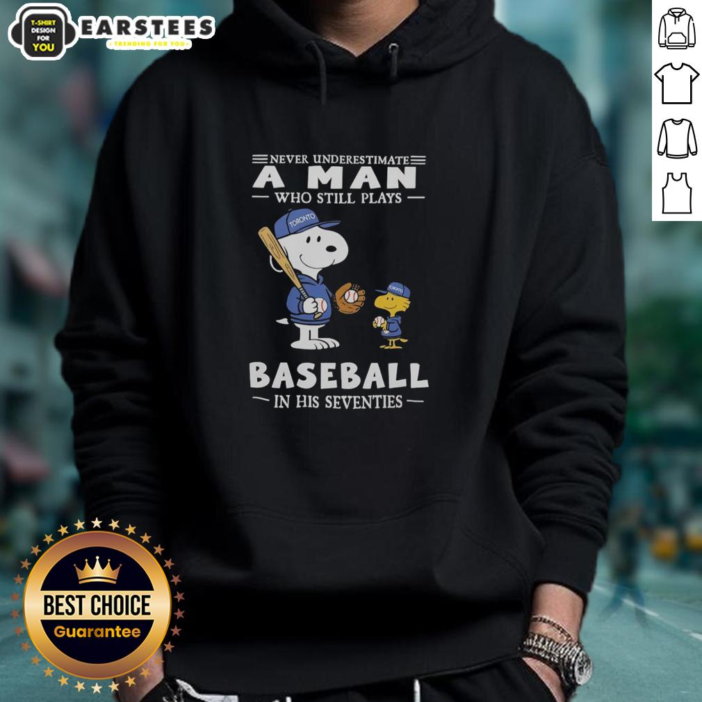 Cute The Peanuts X Toronto Blue Jays Never Underestimate A Man Who Still Plays Baseball In His Seventies T-Shirt - Image 2