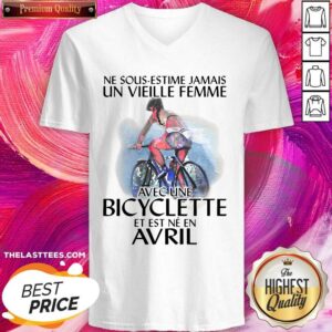 Alternative view of Hot Ne Sous Estimez Jamais Un Vieille Femme Avec Une Bicyclette Et Est Ne En Avril Shirt