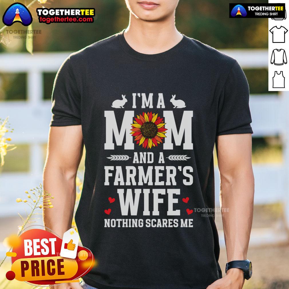 Top I'm A Mom And A Farmer's Wife Nothing Scares Me T-Shirt
