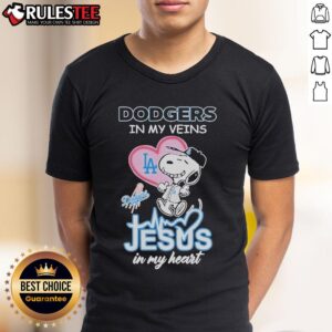 Nice Snoopy The Peanuts Los Angeles Dodgers In My Veins Jesus In My Heart T-Shirt