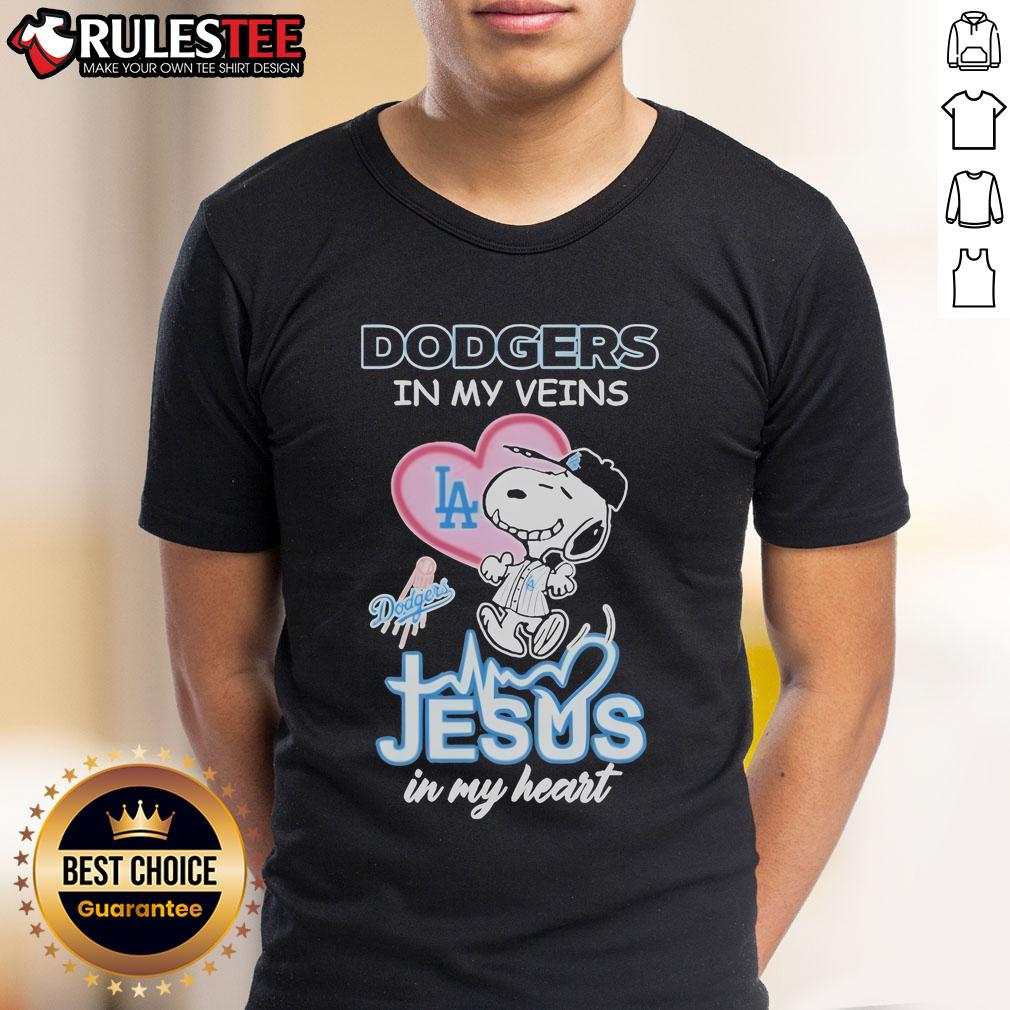 Nice Snoopy The Peanuts Los Angeles Dodgers In My Veins Jesus In My Heart T-Shirt