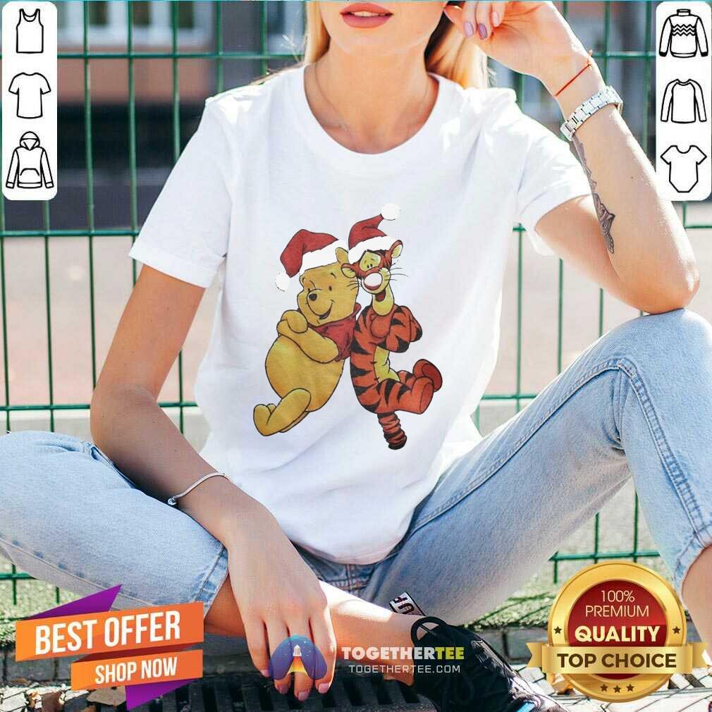 Cute Pooh And Tiger Hat Santa Happy Merry Christmas Shirt - Image 2