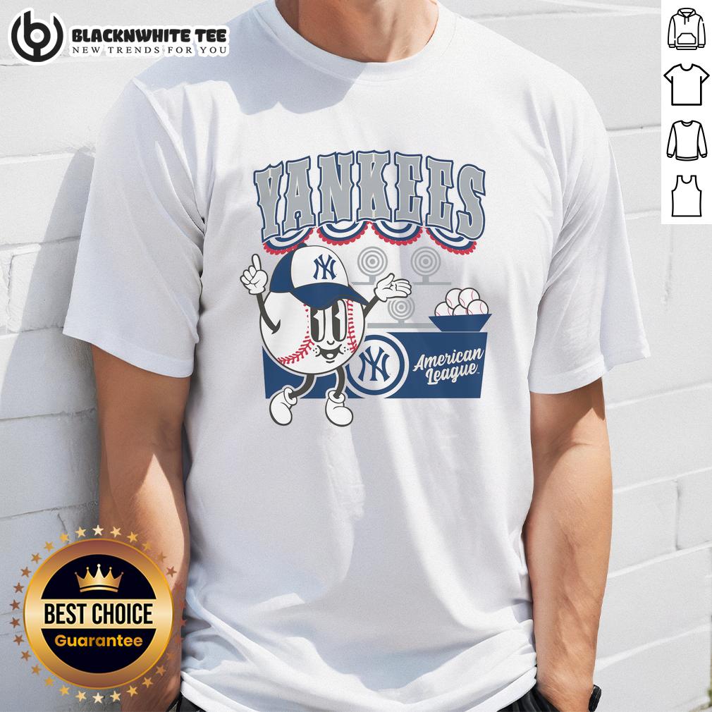 Top Mitchell & Ness Cream New York Yankees Step Back Up T-Shirt