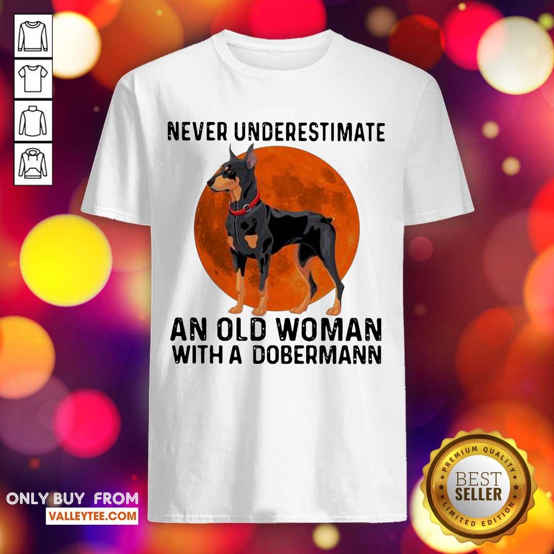 Cute Never Underestimate An Old Woman With A Dobermann Moonblood Shirt