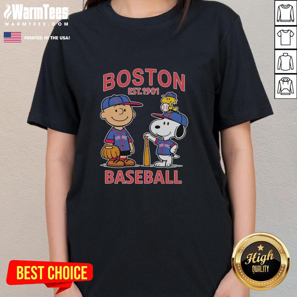 Cute Charlie Brown Snoopy And Woodstock With Boston Red Sox Baseball Jersey Est 1901 T-Shirt - Image 3