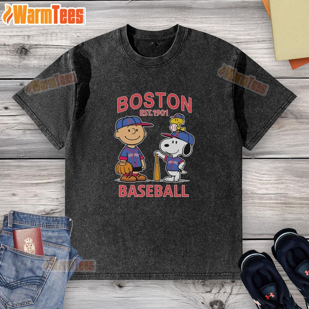 Cute Charlie Brown Snoopy And Woodstock With Boston Red Sox Baseball Jersey Est 1901 T-Shirt - Image 6
