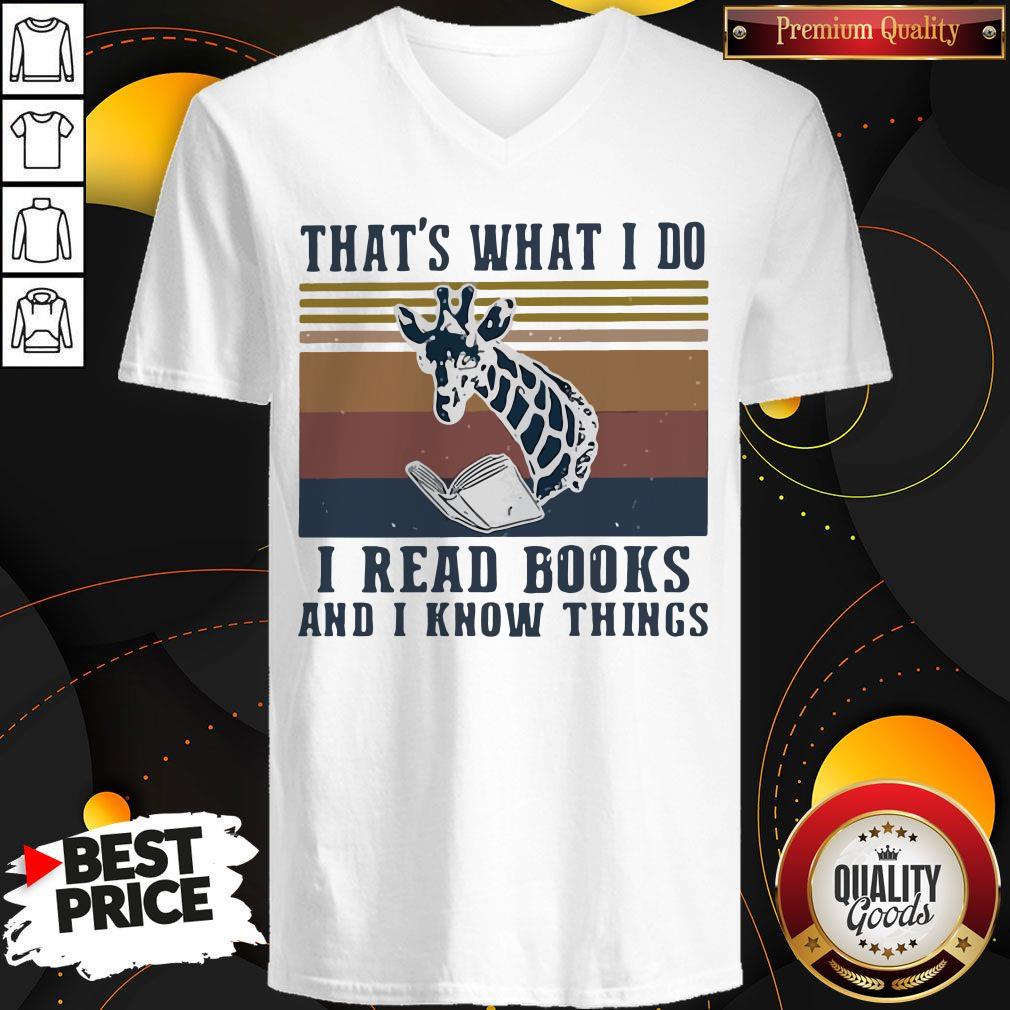 That’s What I Do I Read Books And I Know Things Giraffe Vintage Shirt - Image 3