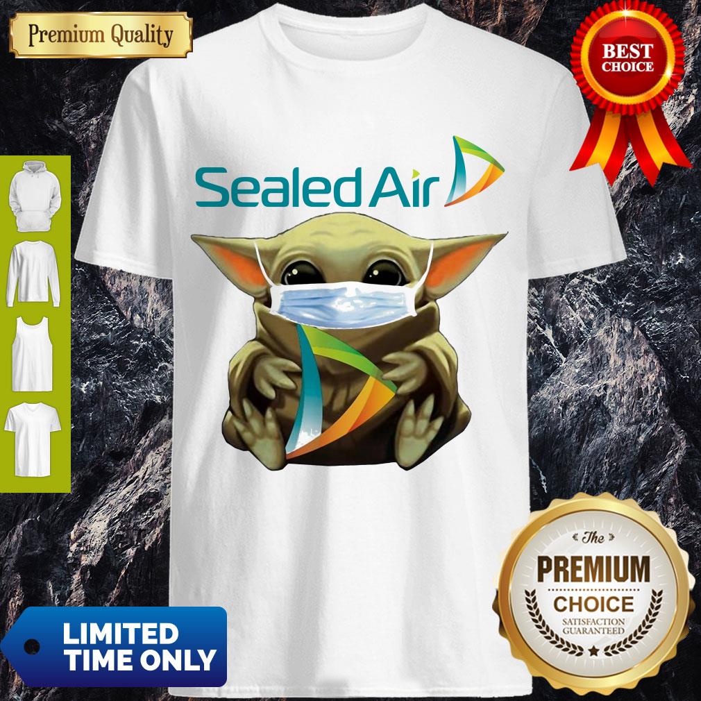 Cute Star Wars Baby Yoda Hug Sealed Air Mask Covid 19 T-Shirt