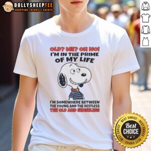 Cute Snoopy Old Me Oh No I'm In The Prime Of My Life I'm Somewhere Between The Young And The Restless T-Shirt