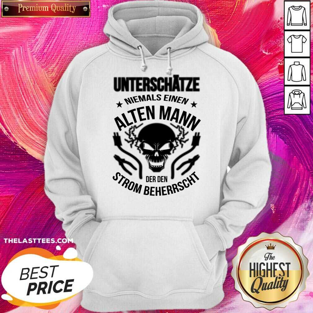 Unterschätze Niemals Einen Alten Mann Der Den Strom Beherrscht Shirt - Image 4