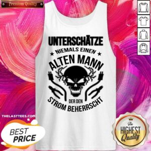 Alternative view of Unterschätze Niemals Einen Alten Mann Der Den Strom Beherrscht Shirt