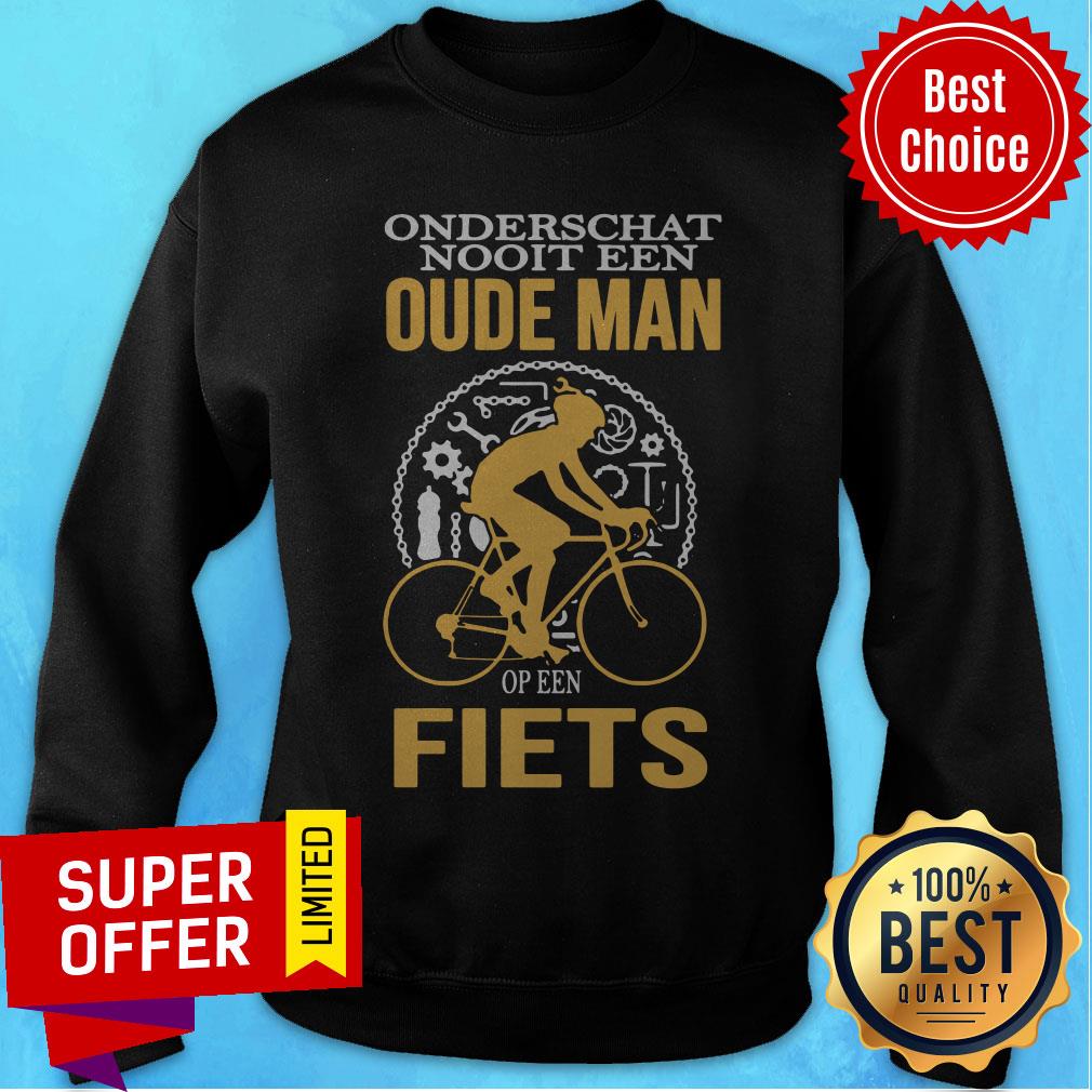 Premium Onderschat Nooit Een Oude Man Op Een Fiets Shirt - Image 3