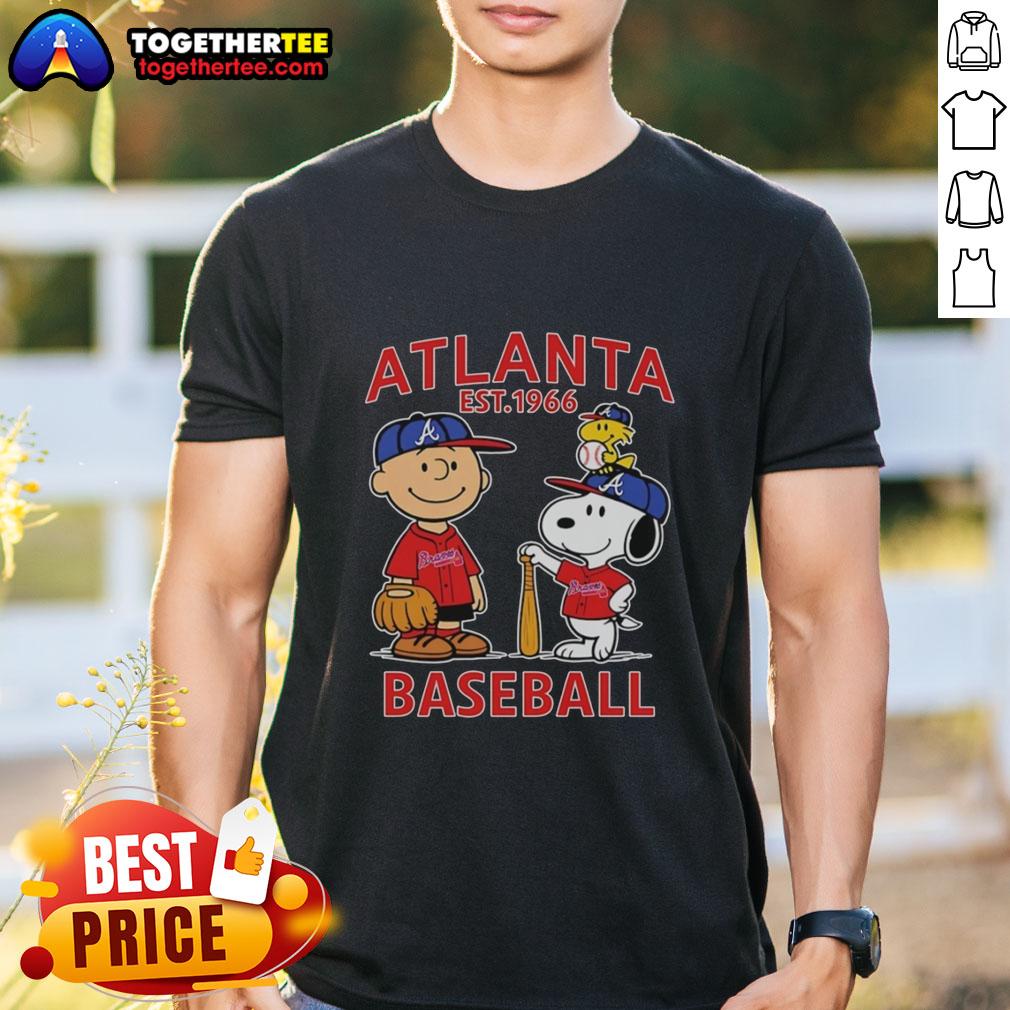 Top Charlie Brown Snoopy And Woodstock With Atlanta Braves Baseball Jersey Est 1961 T-Shirt