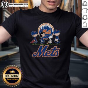 Cute Snoopy Charlie Brown Linus And Lucy Wearing New York Mets Baseball Jersey T-Shirt