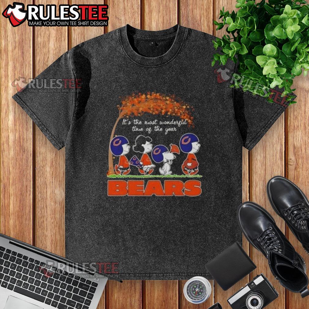 Awesome Peanuts It's The Most Wonderful Time Of The Year Chicago Bears Football T-Shirt - Image 2
