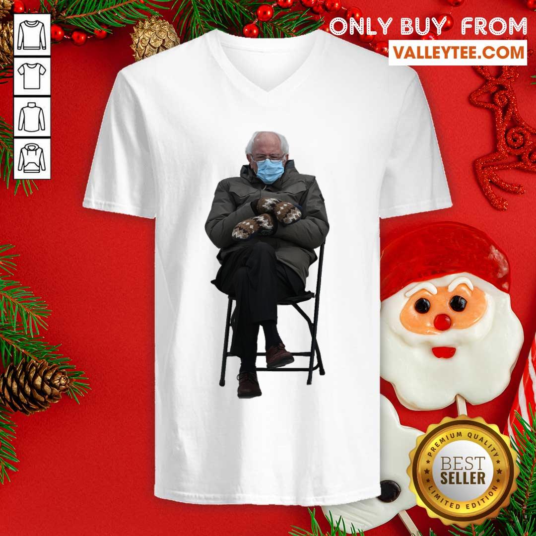 Pretty Bernie Sanders Mittens Sitting Inauguration Funny Meme Premium Classic Shirt - Image 3