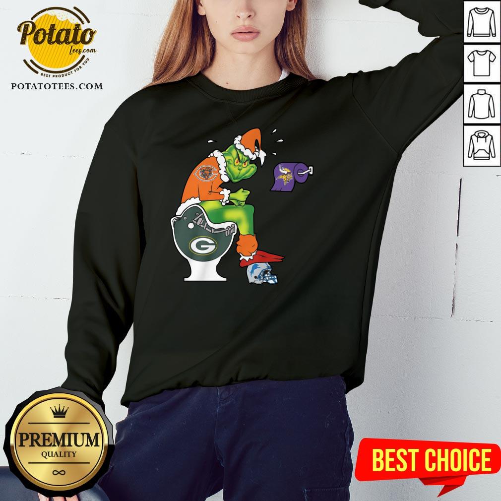 Good The Grinch Chicago Bears Shit On Toilet Green Bay Packers And Other Teams Christmas Shirt - Image 4