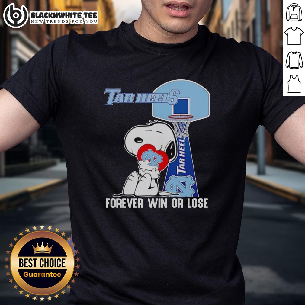 Good Snoopy Holding North Carolina Tar Heels Heart Forever Win Or Lose T-Shirt