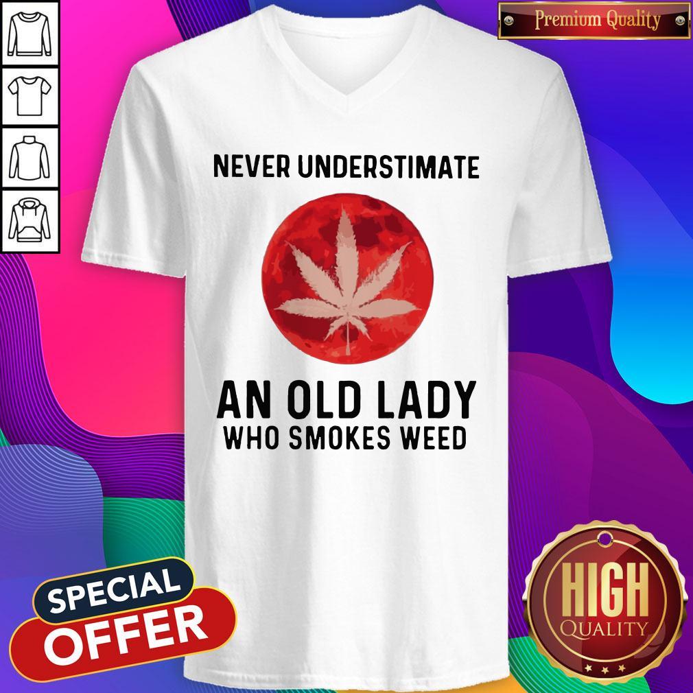 Never Underestimate An Old Lady Who Smokes Weed Mood Shirt - Image 2
