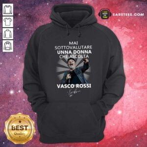 Alternative view of Perfect Mai Sottovalutare Una Donna Che Ascolta Vasco Rossi Signature Shirt