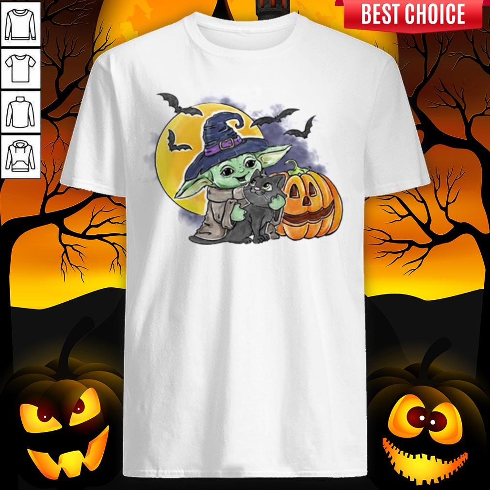 Top Baby Yoda Hug Cat Halloween Shirt