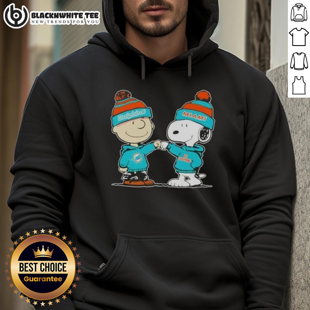 Nice Peanuts Charlie Brown Fist Bump Snoopy X Miami Dolphins Football T-Shirt - Image 2