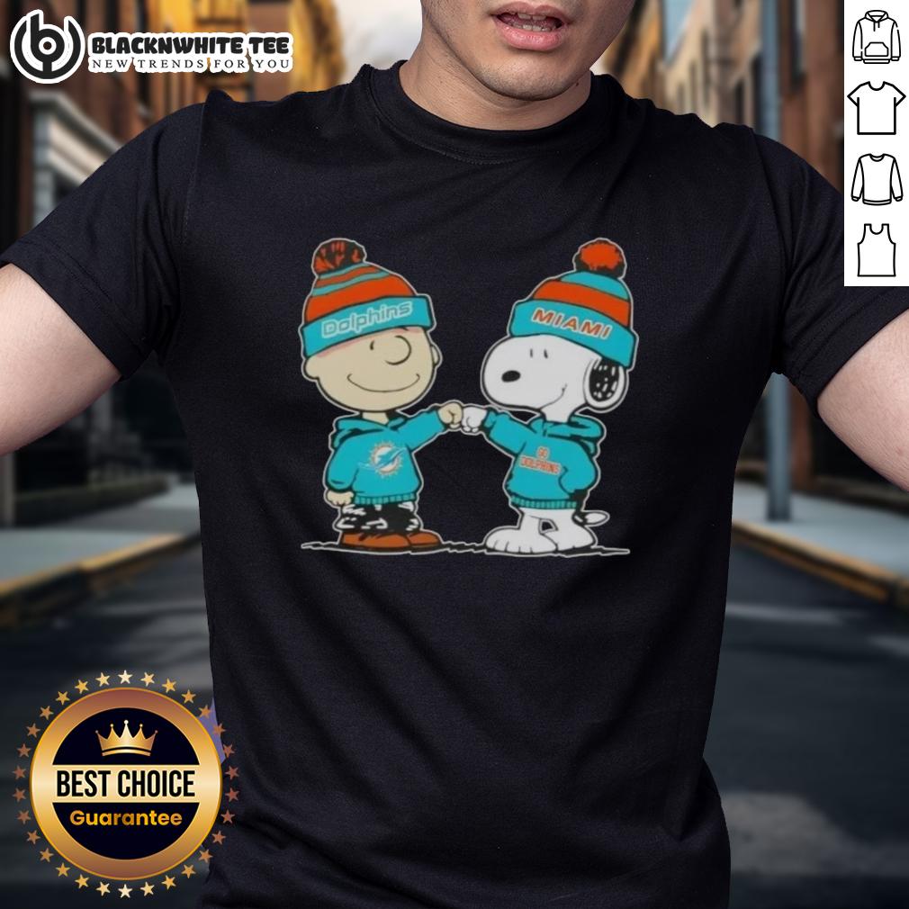 Nice Peanuts Charlie Brown Fist Bump Snoopy X Miami Dolphins Football T-Shirt