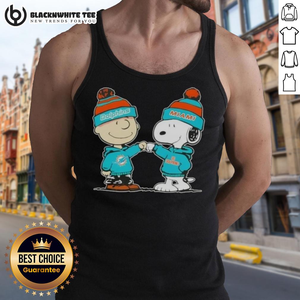 Nice Peanuts Charlie Brown Fist Bump Snoopy X Miami Dolphins Football T-Shirt - Image 4